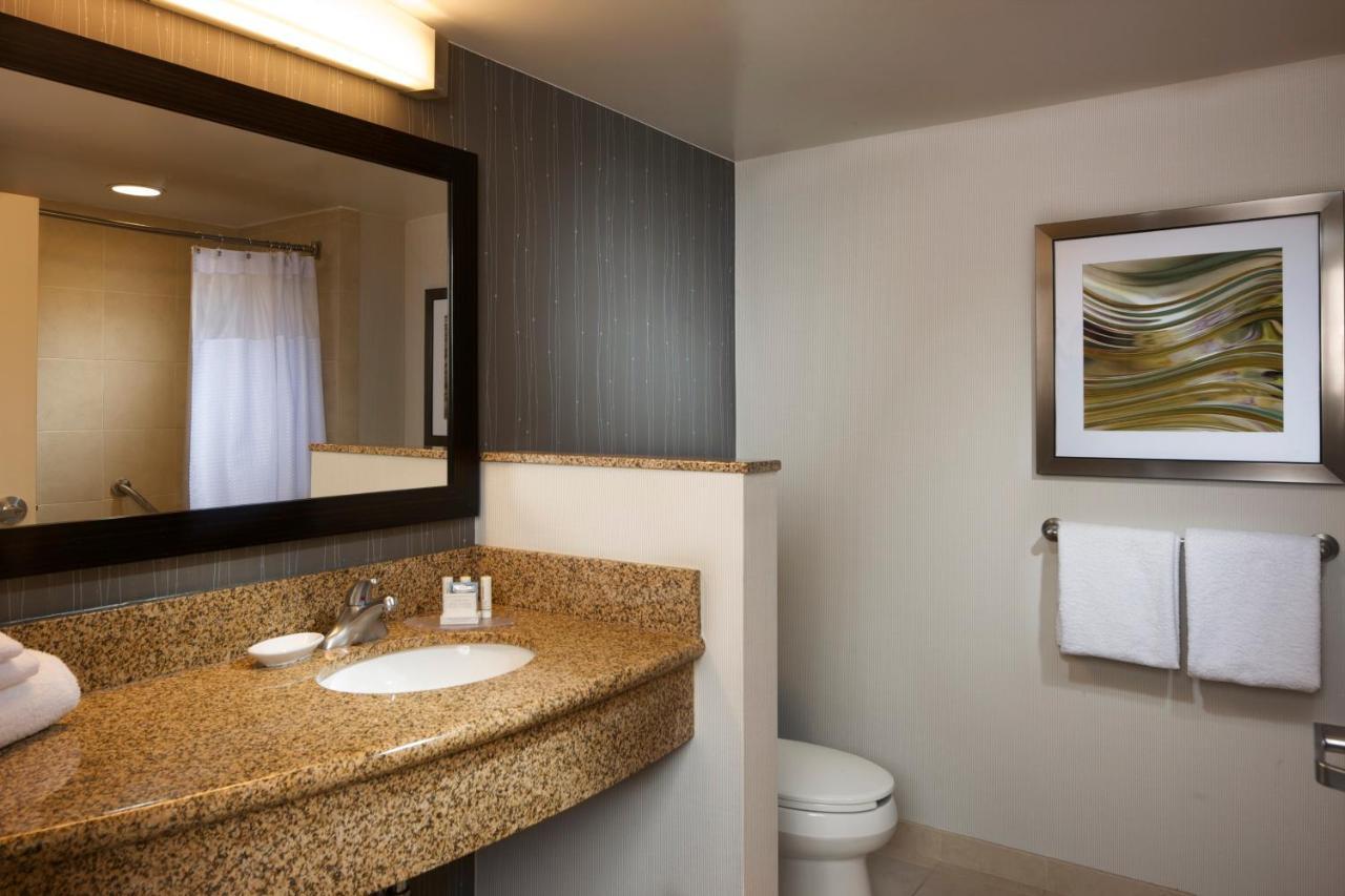 Courtyard By Marriott Hotel