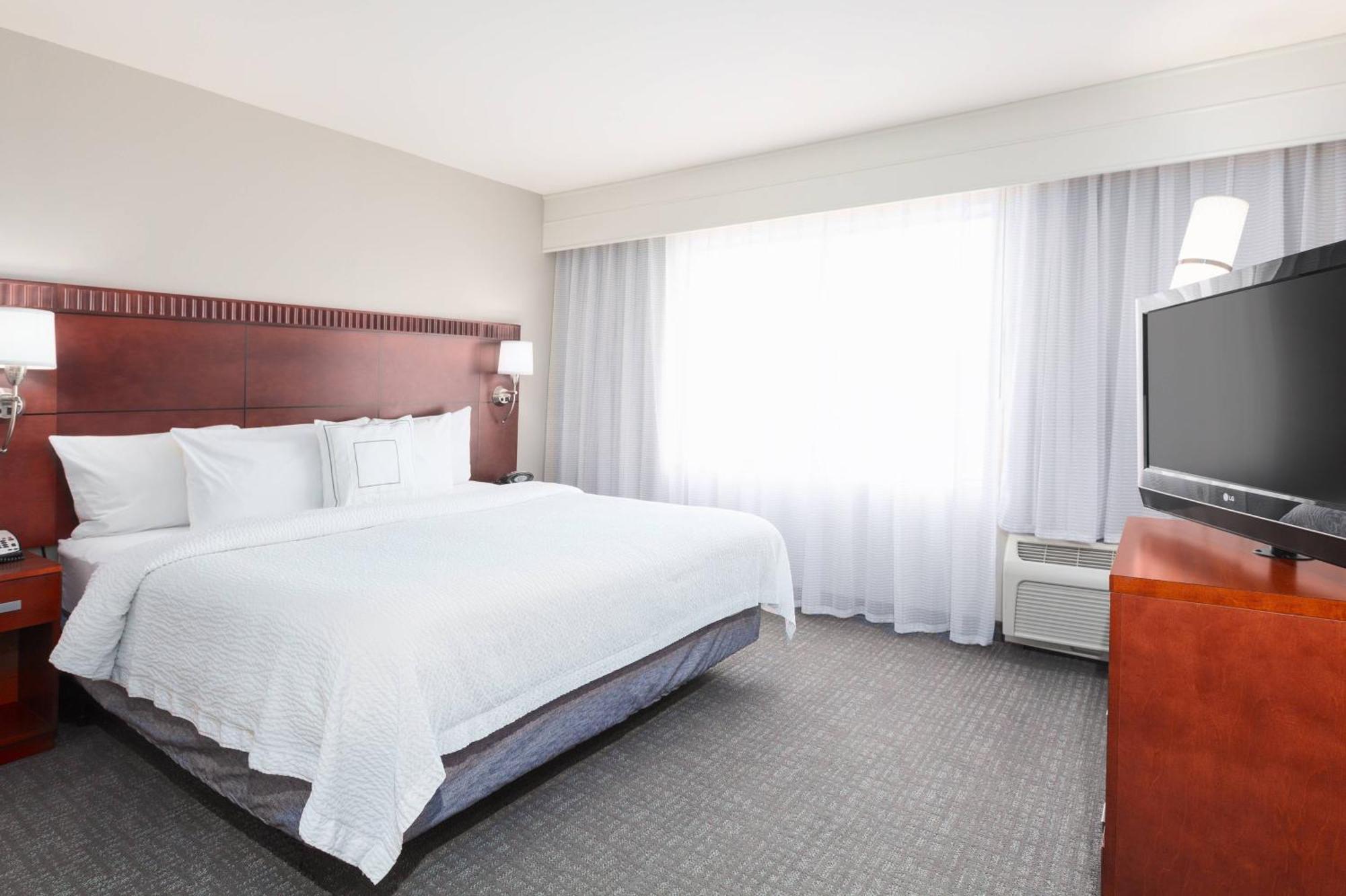 Courtyard By Marriott 3*