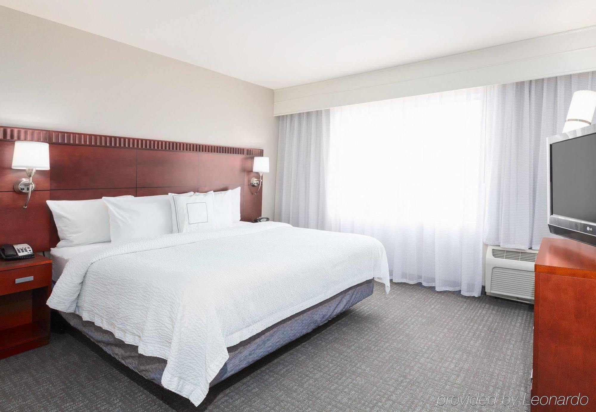 Courtyard By Marriott Hotel